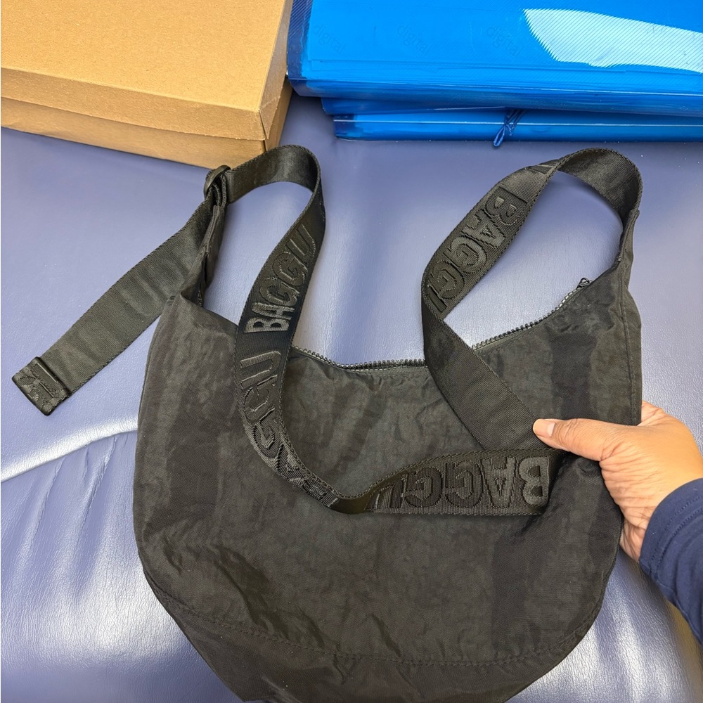 Black Baggu medium crossbody bag